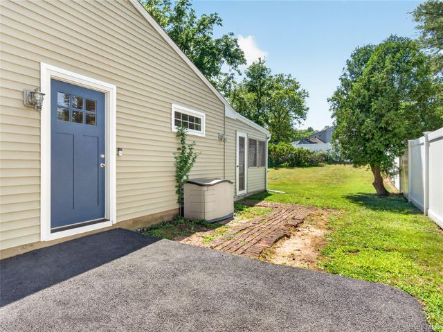 42 Chestnut Oval, Orangeburg, NY 10962