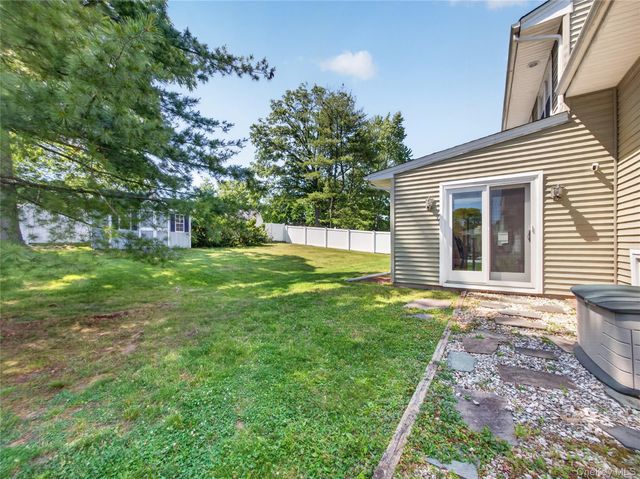 42 Chestnut Oval, Orangeburg, NY 10962