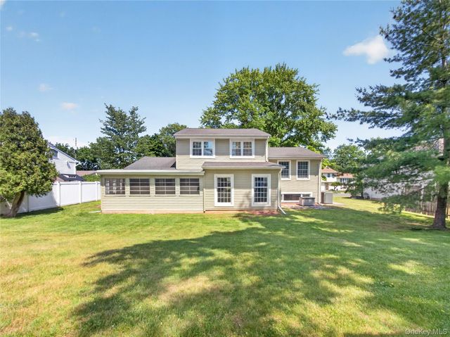 42 Chestnut Oval, Orangeburg, NY 10962