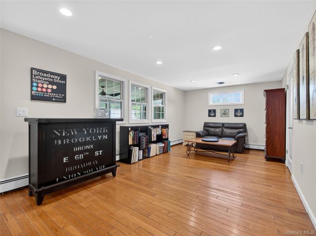 42 Chestnut Oval, Orangeburg, NY 10962