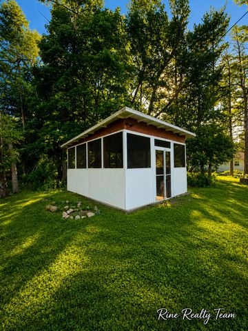 18 E Montgomery Street, Hillsdale, MI 49242