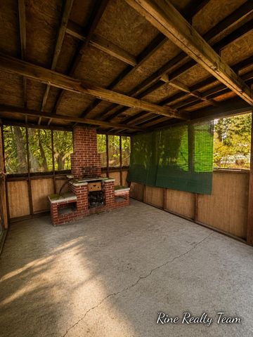 18 E Montgomery Street, Hillsdale, MI 49242