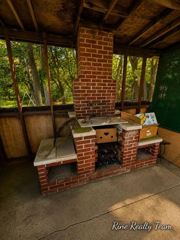 18 E Montgomery Street, Hillsdale, MI 49242