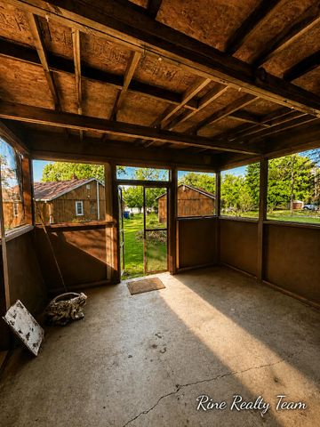 18 E Montgomery Street, Hillsdale, MI 49242