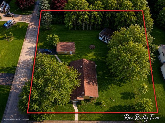 18 E Montgomery Street, Hillsdale, MI 49242