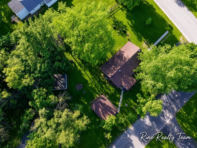 18 E Montgomery Street, Hillsdale, MI 49242