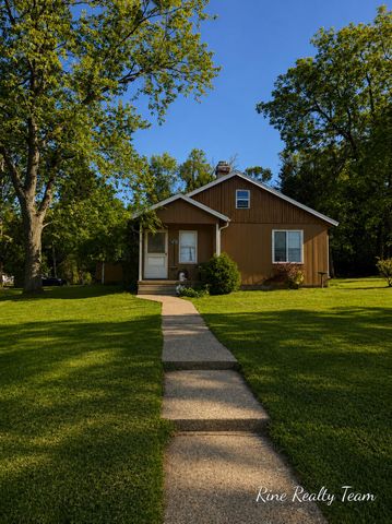 18 E Montgomery Street, Hillsdale, MI 49242