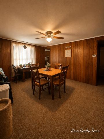 18 E Montgomery Street, Hillsdale, MI 49242