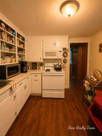 18 E Montgomery Street, Hillsdale, MI 49242