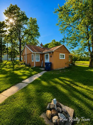 18 E Montgomery Street, Hillsdale, MI 49242