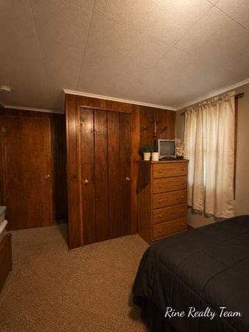 18 E Montgomery Street, Hillsdale, MI 49242
