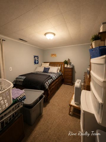 18 E Montgomery Street, Hillsdale, MI 49242