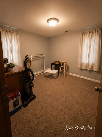 18 E Montgomery Street, Hillsdale, MI 49242