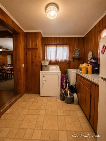18 E Montgomery Street, Hillsdale, MI 49242