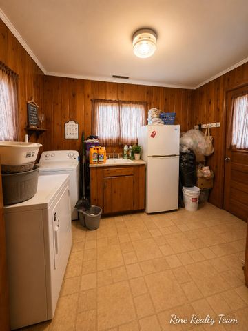 18 E Montgomery Street, Hillsdale, MI 49242