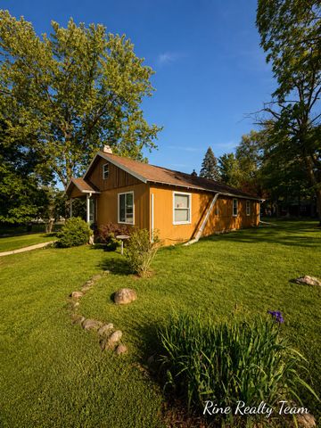 18 E Montgomery Street, Hillsdale, MI 49242