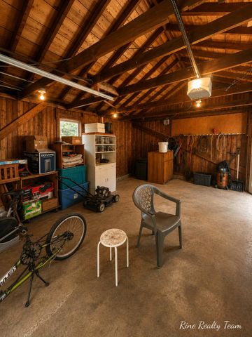 18 E Montgomery Street, Hillsdale, MI 49242