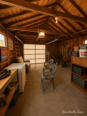 18 E Montgomery Street, Hillsdale, MI 49242