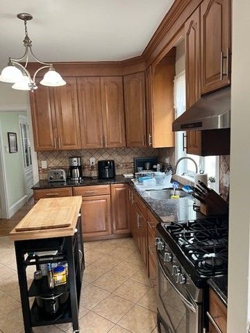 158 Willow St Boston 1, Boston, MA 02132