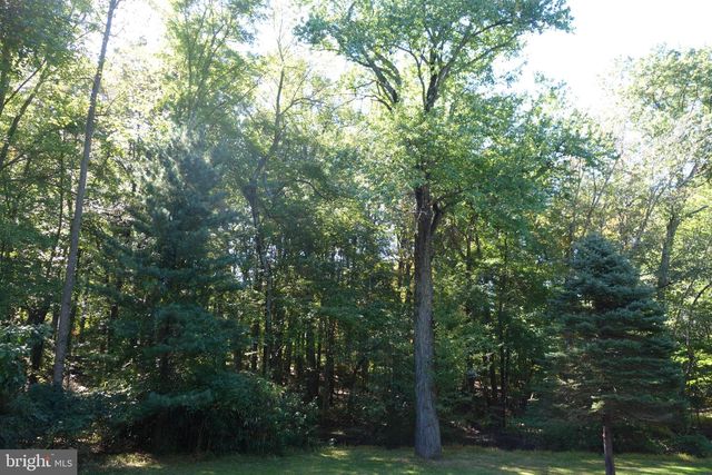 1983 HORSE SHOE DR, Vienna, VA 22182