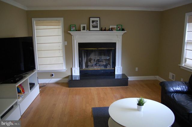 1983 HORSE SHOE DR, Vienna, VA 22182