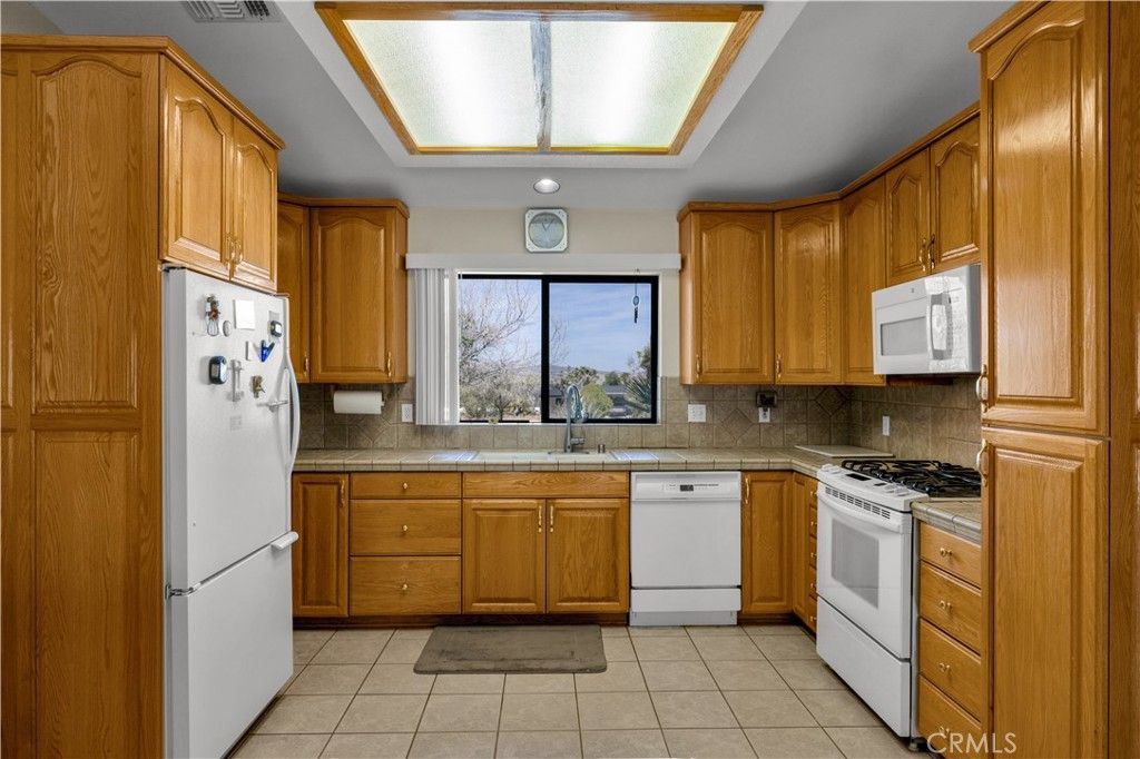 Image 12 of property listing at 58453 Lisbon Drive, Yucca Valley, CA 92284