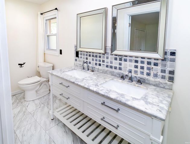 6841 Newburgh Road, Evansville, IN 47715