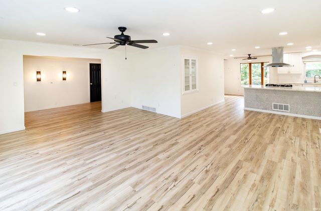 6841 Newburgh Road, Evansville, IN 47715