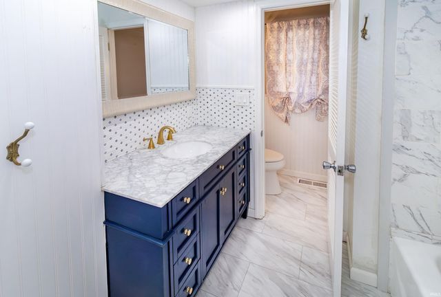 6841 Newburgh Road, Evansville, IN 47715