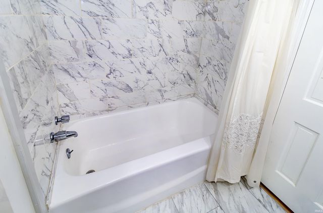 6841 Newburgh Road, Evansville, IN 47715