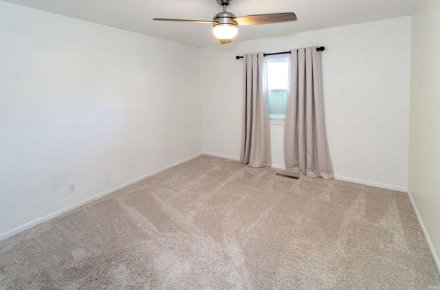 6841 Newburgh Road, Evansville, IN 47715