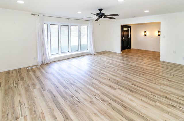 6841 Newburgh Road, Evansville, IN 47715