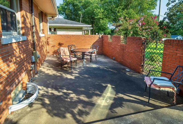 6841 Newburgh Road, Evansville, IN 47715