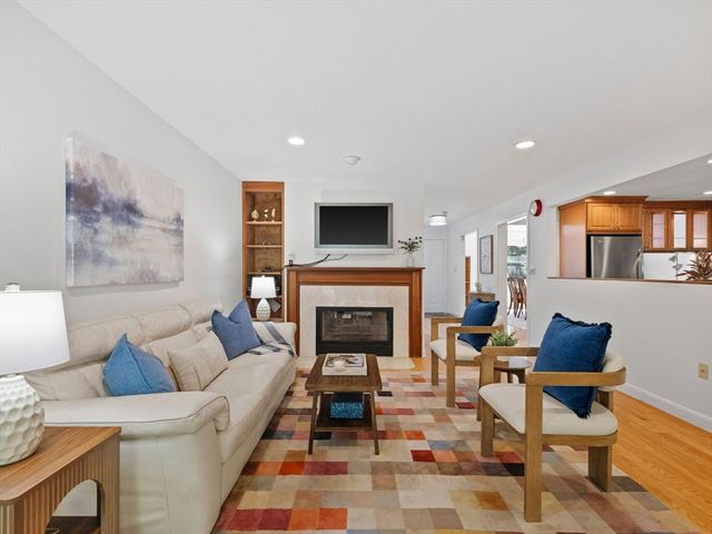 4 Quail Run 4, Acton, MA 01720