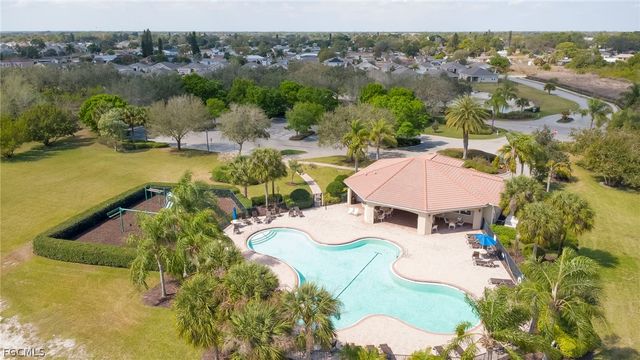 10313 Silver Pond LN, Lehigh Acres, FL 33936