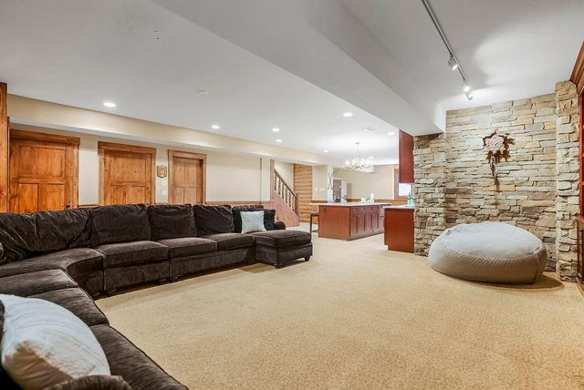 4721 SW Raintree Drive, Lee's Summit, MO 64082