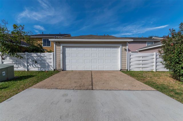 3818 E Traditions Court, Houston, TX 77082