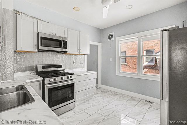 5210 Middlesex Street, Dearborn, MI 48126