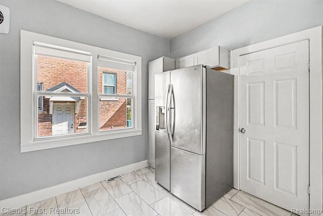 5210 Middlesex Street, Dearborn, MI 48126