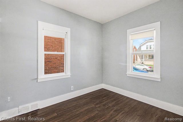 5210 Middlesex Street, Dearborn, MI 48126