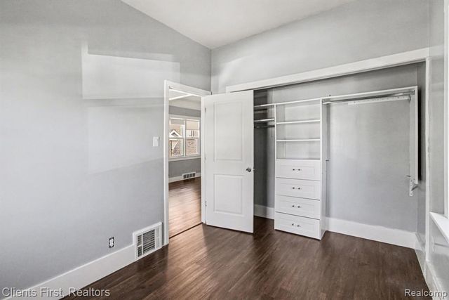 5210 Middlesex Street, Dearborn, MI 48126