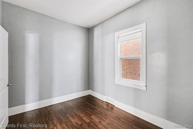 5210 Middlesex Street, Dearborn, MI 48126