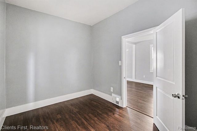 5210 Middlesex Street, Dearborn, MI 48126