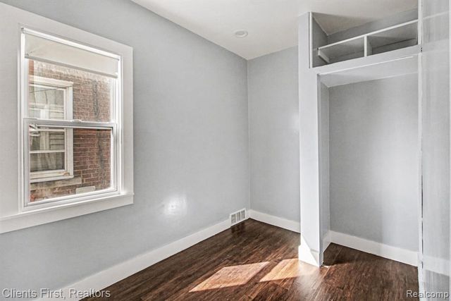 5210 Middlesex Street, Dearborn, MI 48126