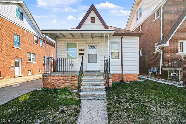 5210 Middlesex Street, Dearborn, MI 48126