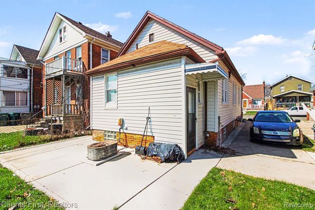 5210 Middlesex Street, Dearborn, MI 48126