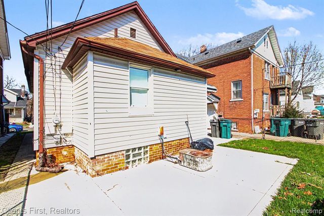 5210 Middlesex Street, Dearborn, MI 48126