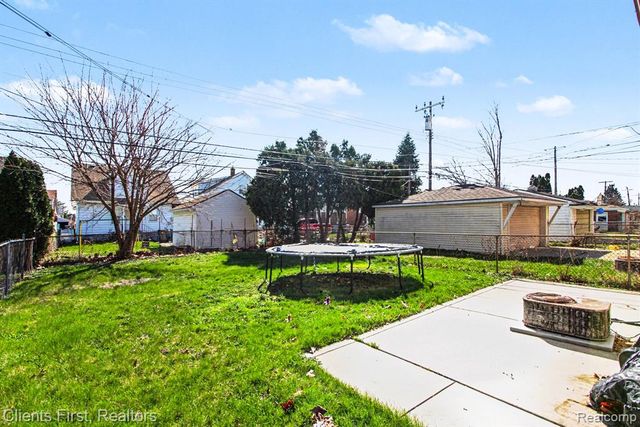 5210 Middlesex Street, Dearborn, MI 48126