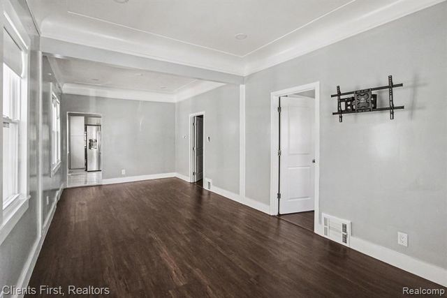 5210 Middlesex Street, Dearborn, MI 48126