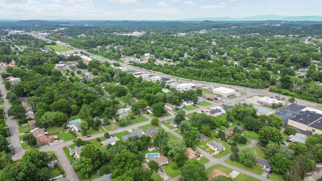 902 Sunset Avenue NW, Cleveland, TN 37311
